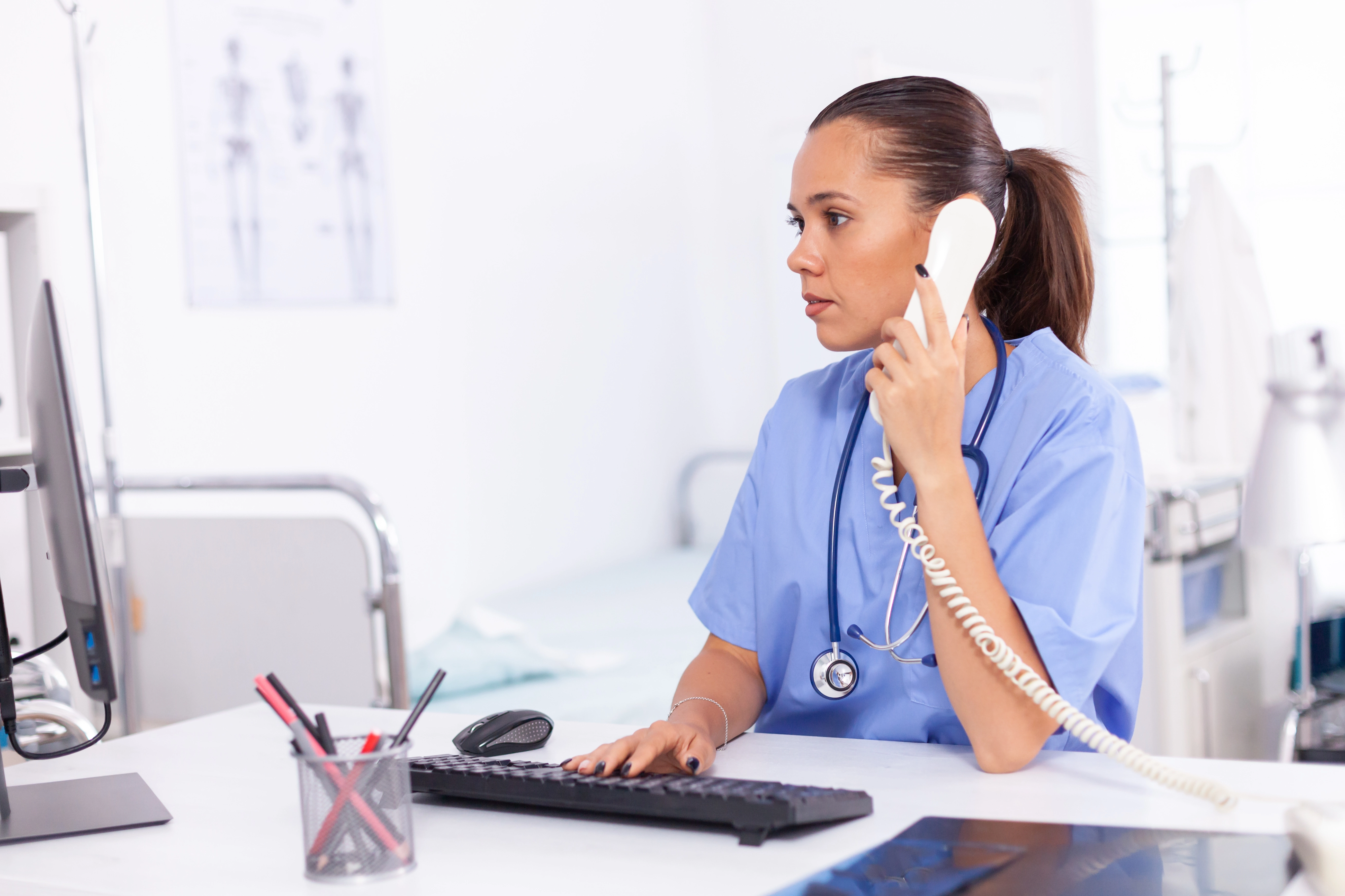  5 Reasons to Hire a Healthcare Medical Receptionist